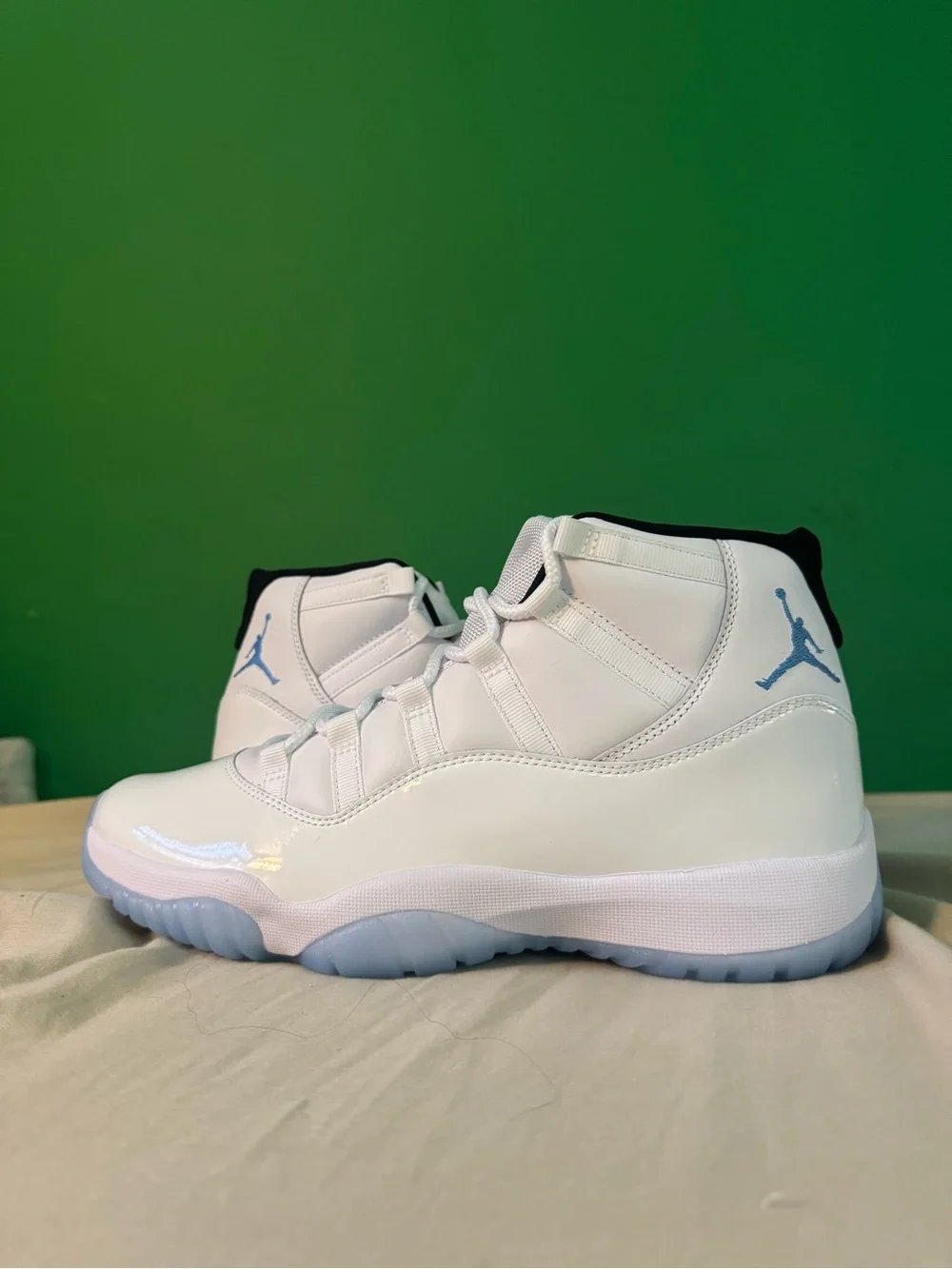 Jordan 11 legend blue size 10.5